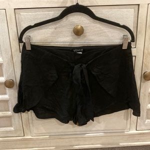 Venus beach shorts sz 6x like new never worn!